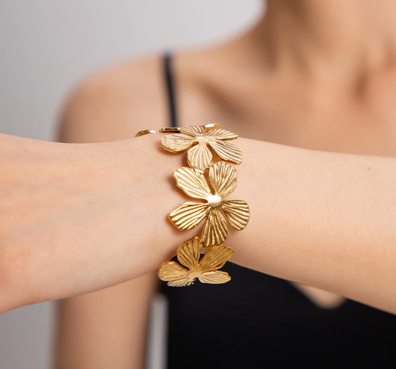 ANAISA OPEN BRACELET