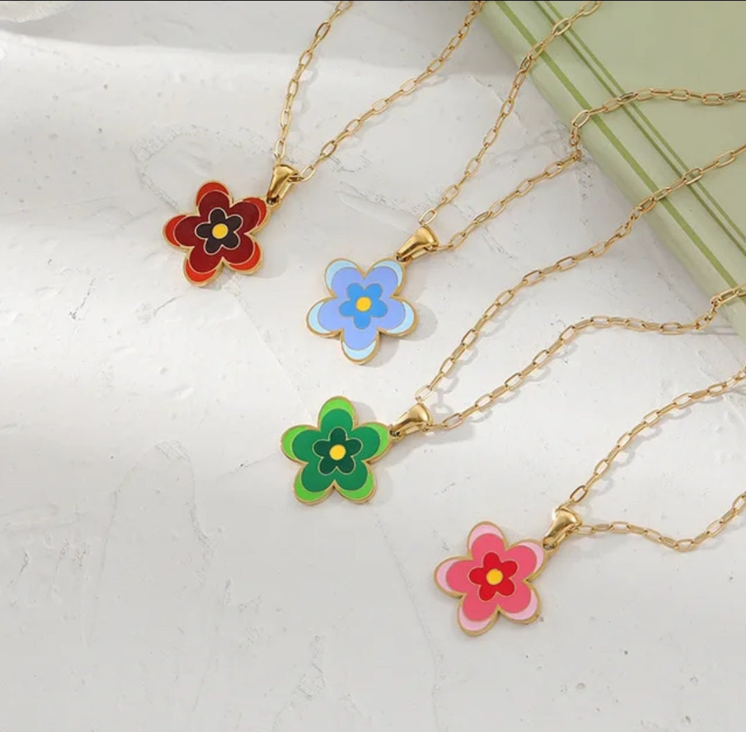 GREEN FLOWER NECKLACE