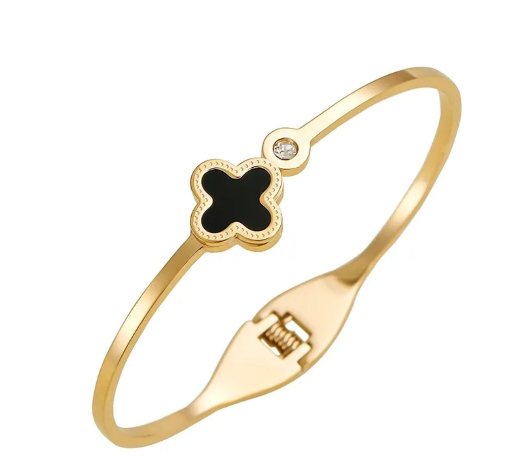 DAYANNA BANGLE